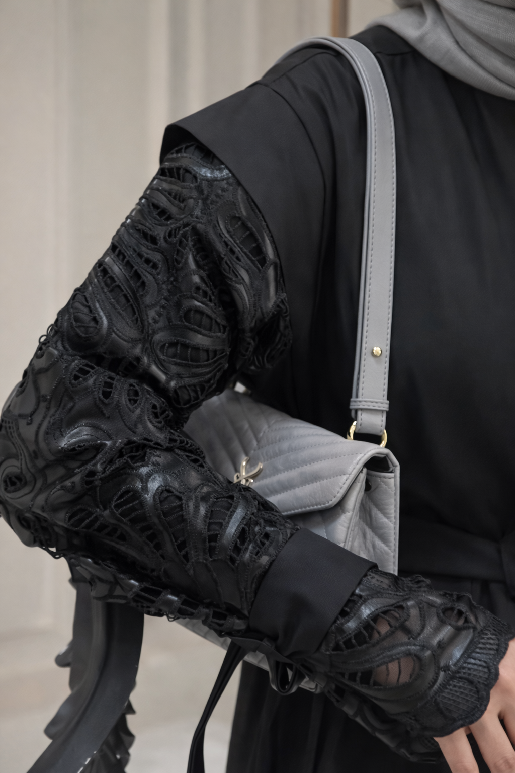 Trench-coat avec manches en cuir