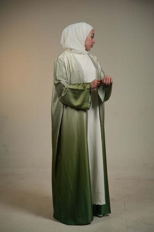 Abaya en soie aux couleurs dégradées avec sous-abaya blanche